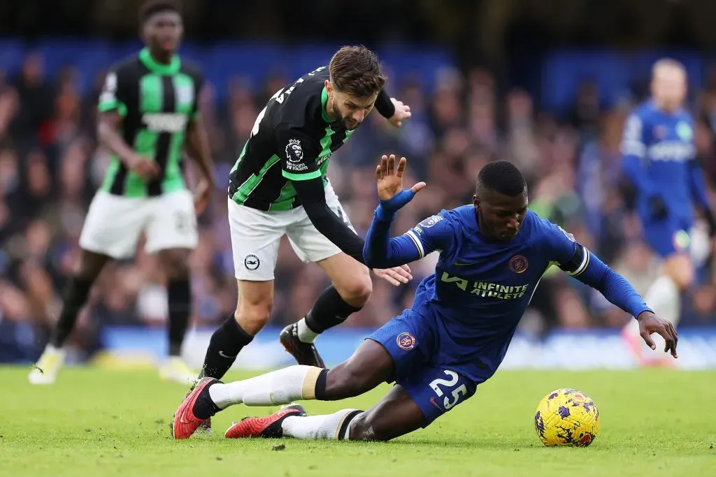 Moisés Caicedo enfrentando al Brighton en la última jornada de la Premier League. Foto: Getty.