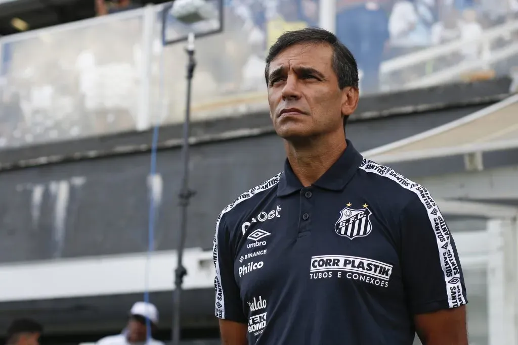 Fabián Bustos dirigiendo al Santos de Brasil. Foto: Gettty