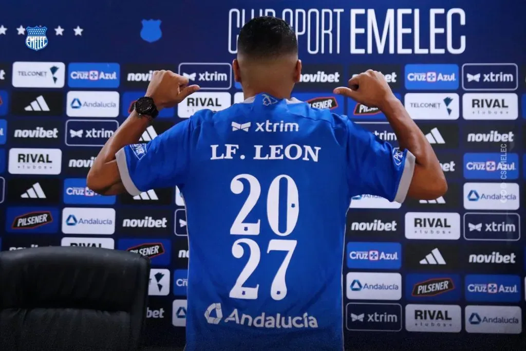 Luis Fernando León se quedará en Emelec hasta 2027, pese a tener otras propuestas. (Foto: @CSEmelec)