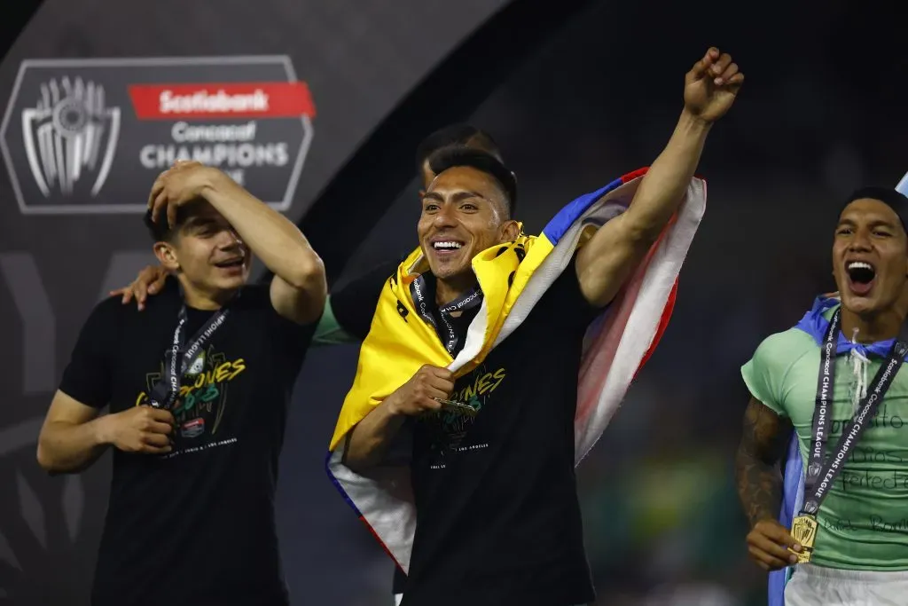 Ángel Mena se coronó campeón de la Concachampions con el club León. Foto: Getty.
