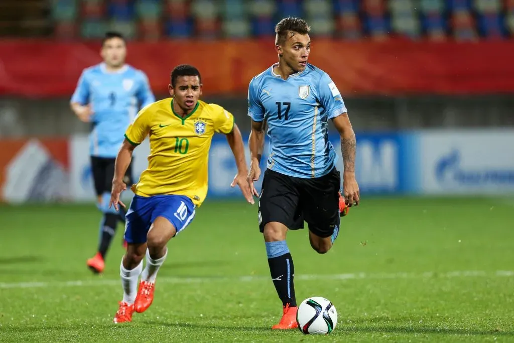 Mathías Suárez jugando con Uruguay contra Brasil por la Copa del Mundo juvenil. Foto: Getty.