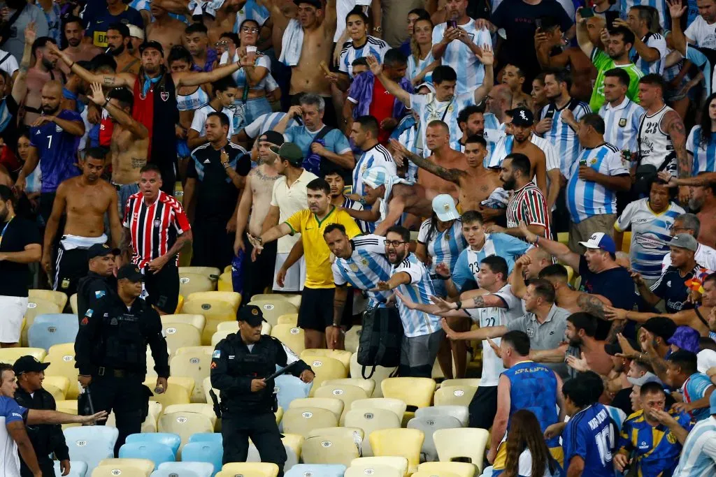 Argentina y Brasil fueron sancionados por las peleas entre hinchas argentinos y policía de Brasil. Foto: Getty,