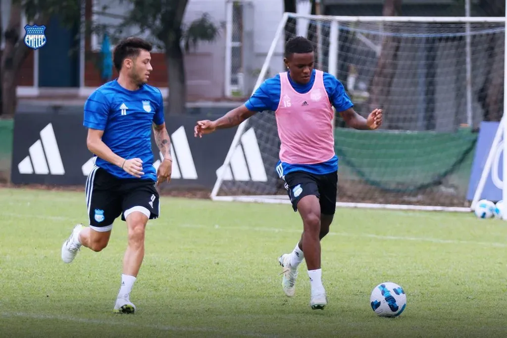 Gustavo Cortez trabaja con normalidad en los entrenamientos de Emelec. (Foto: @CSEmelec)
