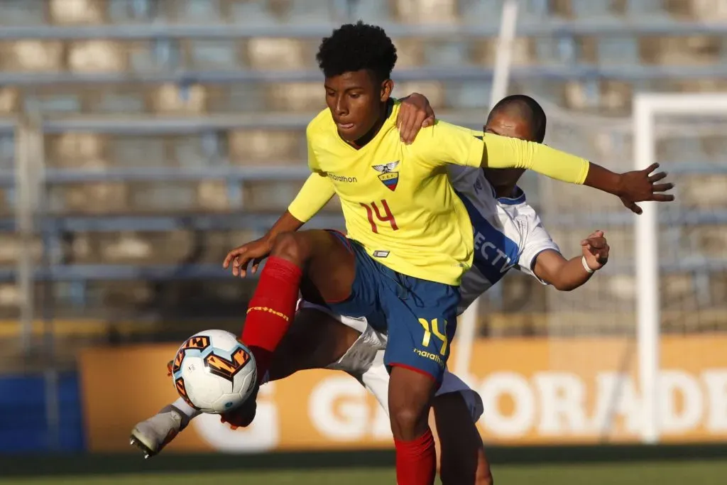 Erick Pluas con la selección de Ecuador juvenil. Foto: IMAGO.