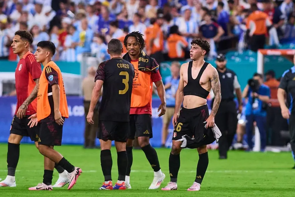 La Selección Peruana después del partido contra Argentina. (Foto: IMAGO).