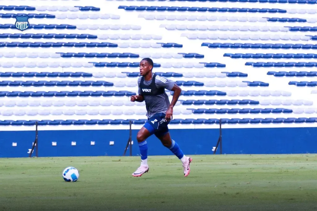 Jaime Ayoví venía entrenando con regularidad en Emelec. (Foto: @CSEmelec)