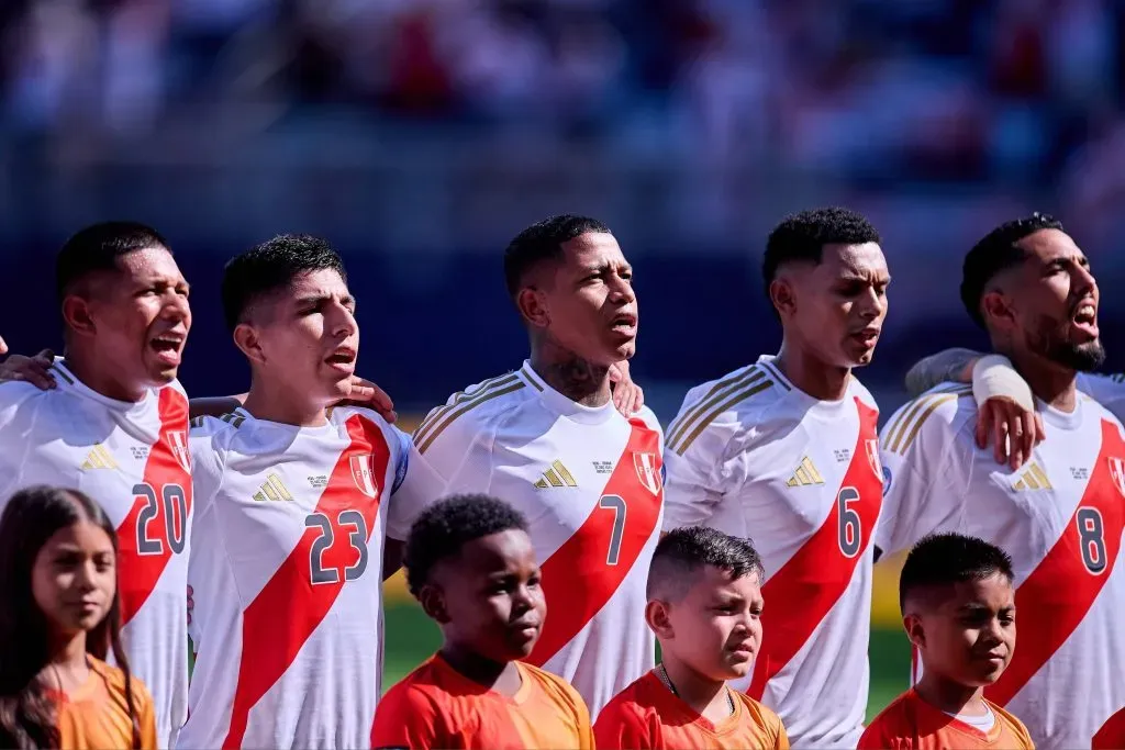 Sergio Peña jugando en la Selección Peruana. (Foto: IMAGO).