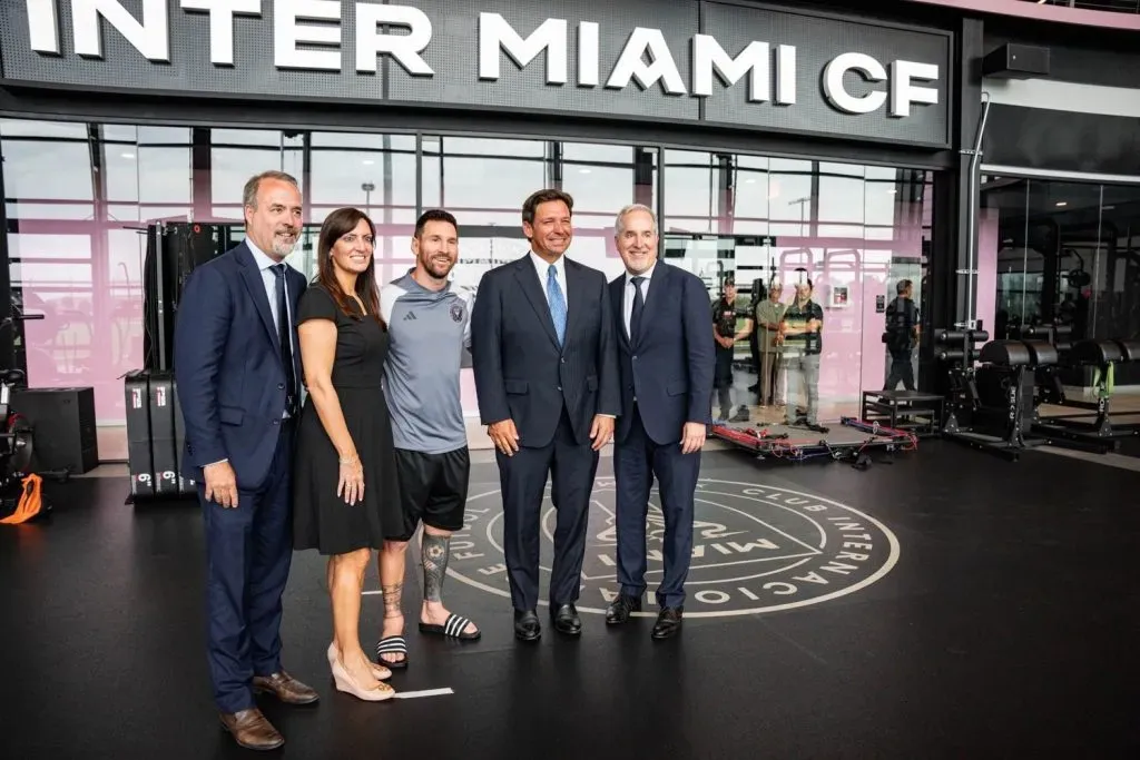 Messi con el gobernador de la Florida. (Foto: X / @Intermiamicfhub)