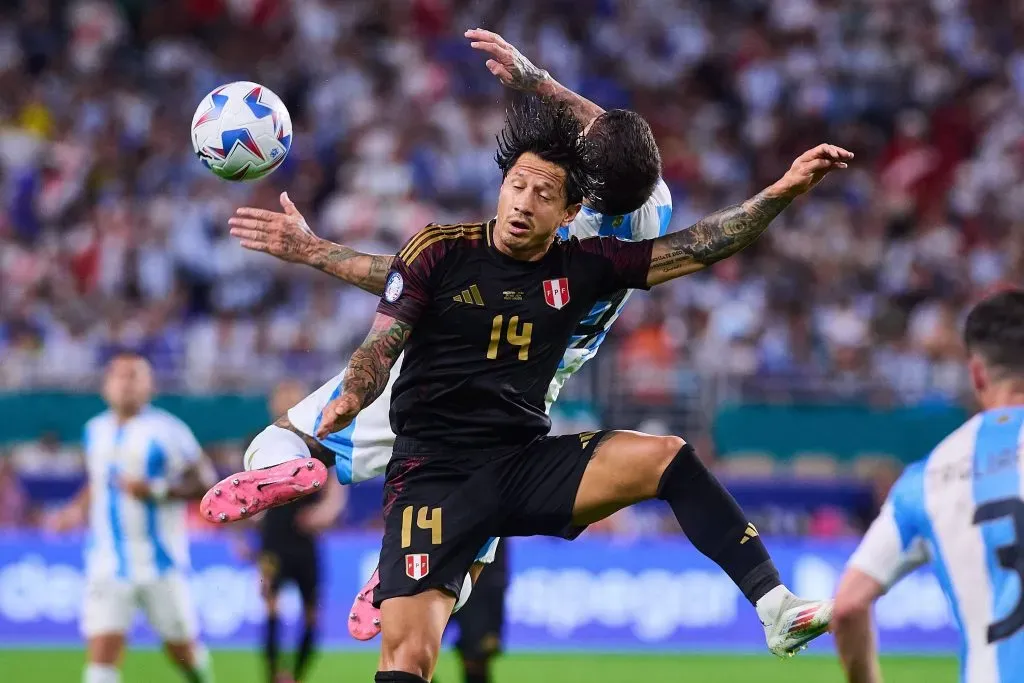 Gianluca Lapadula jugando contra Argentina. (Foto: IMAGO).