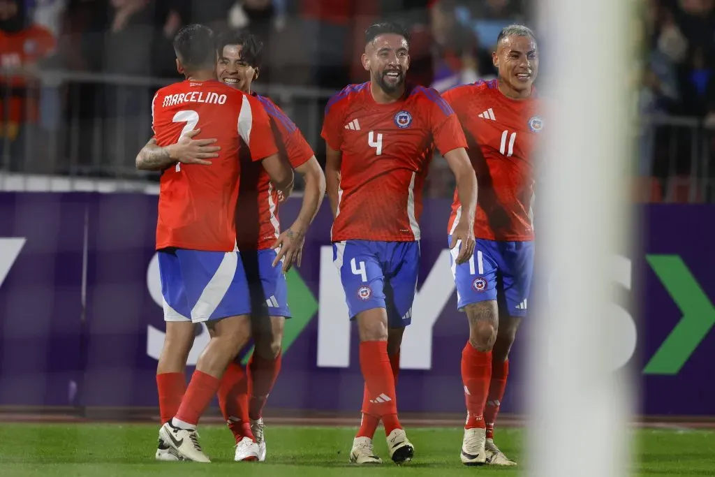 Víctor Dávila jugando en la Selección Chilena. (Foto: IMAGO).