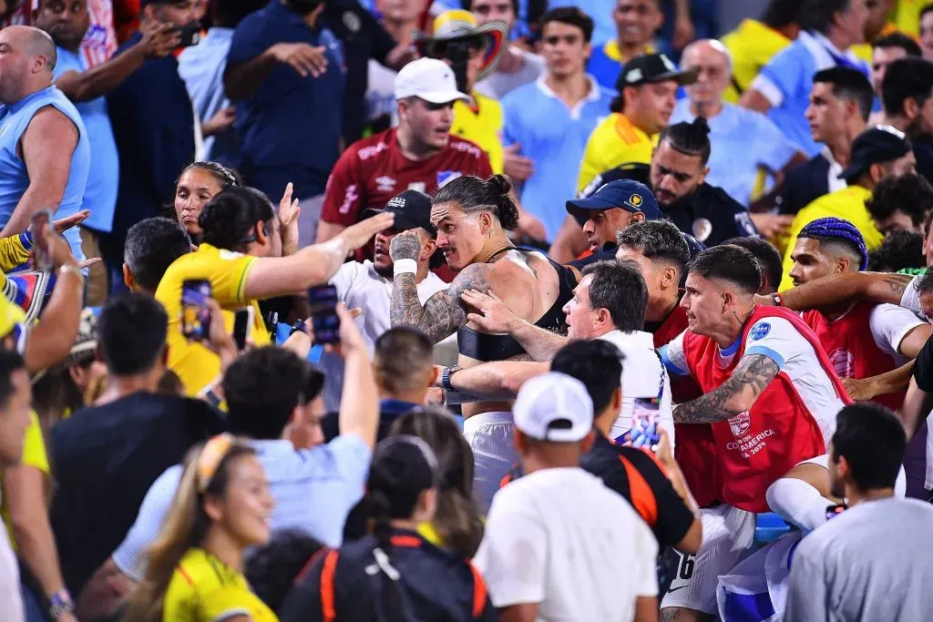 Darwin Núñez en la batalla que decantó en la sanción de 5 partidos.