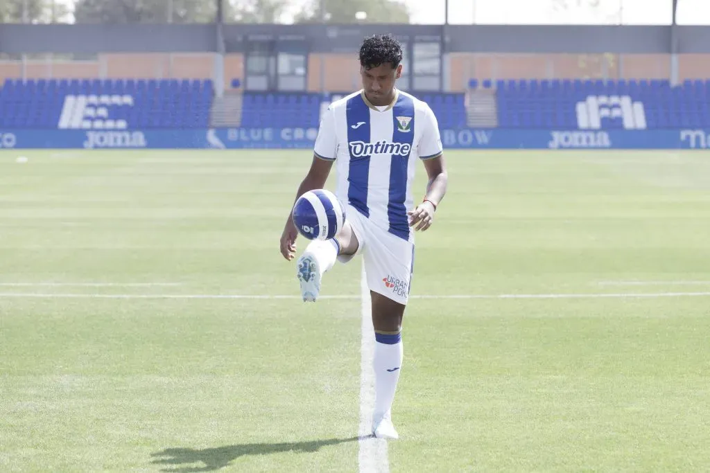 Renato Tapia en  su presentación con el Leganés. (Foto: IMAGO).