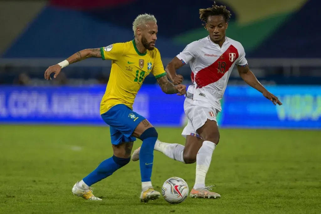 Selección Peruana enfrentando a Brasil. (Foto: IMAGO).