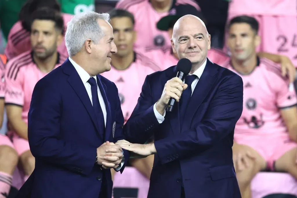 Gianni Infantino junto a Jorge Mas en el momento que confirmó la clasificación del Inter Miami al Mundial de Clubes 2025.