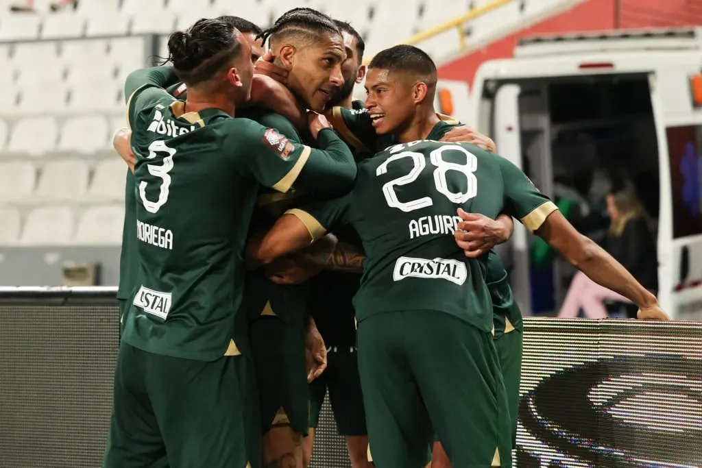 Alianza Lima jugando en la Liga 1. (Foto: IMAGO).