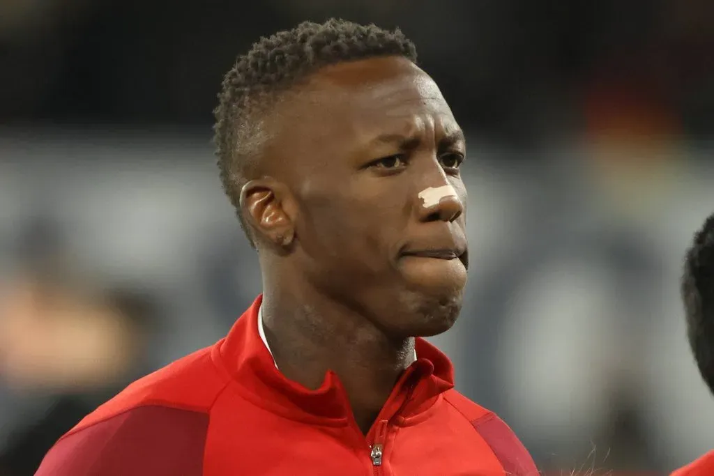 Luis Advíncula en la previa de un partido con la Selección Peruana. (Foto: IMAGO).