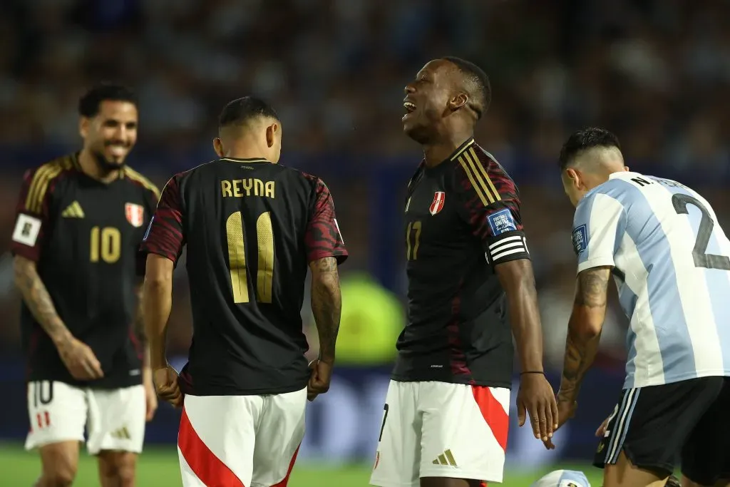 Selección Peruana perdiendo ante Argentina. (Foto: IMAGO).