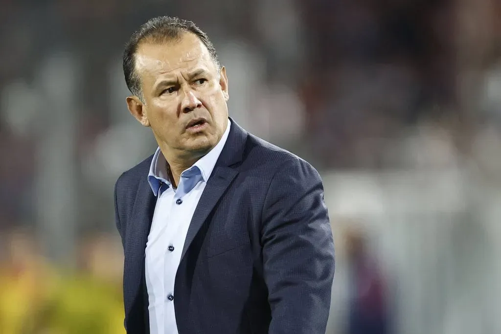 Juan Reynoso dirigiendo a la Selección Peruana. (Foto: IMAGO).