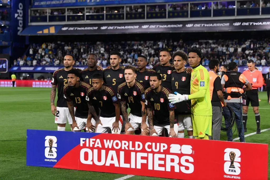 Miguel Araujo siendo titular en la Selección Peruana. (Foto: IMAGO).