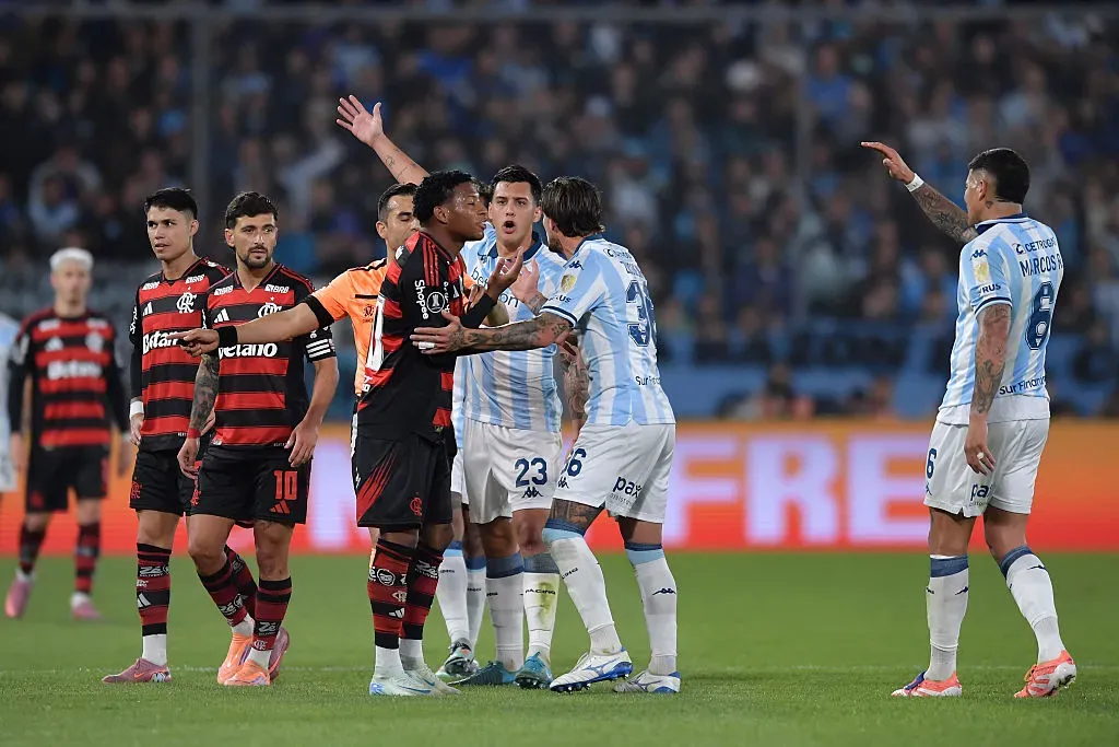 Gonzalo Plata vio la tarjeta roja vs. Racing. Foto: Getty
