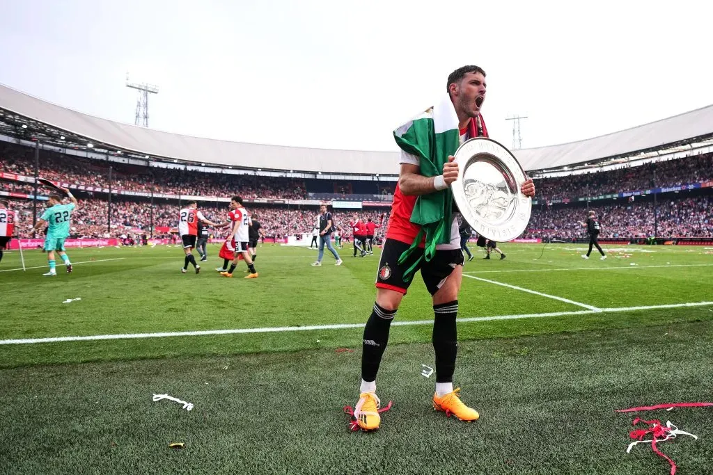 Santiago Giménez celebrando el título del Feyenoord (Imago)