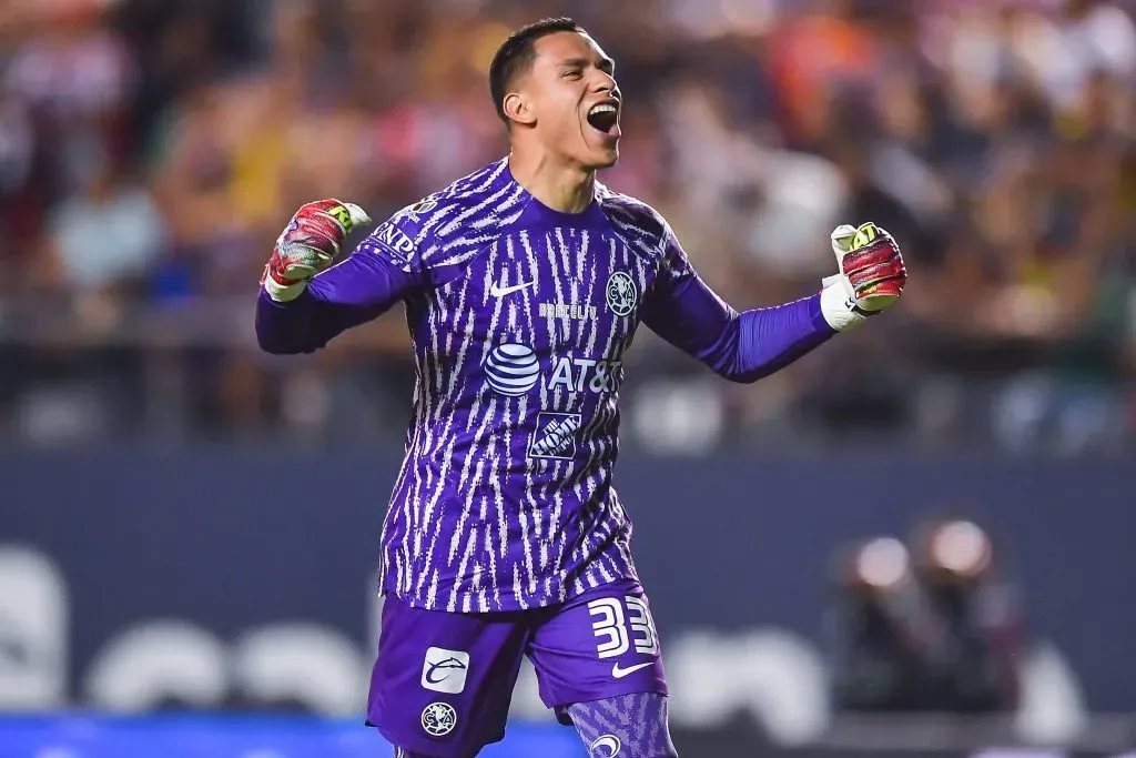 Ángel Malagón clave en la victoria de América ante Chivas en la cancha del Estadio Akron (Imago)