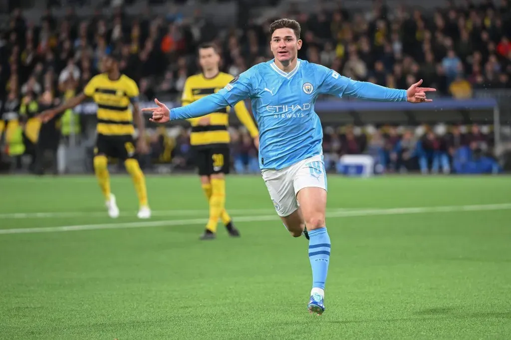 Julián Álvarez celebrando su gol ante Young Boys en la Champions League 2023/24 (Getty Images)