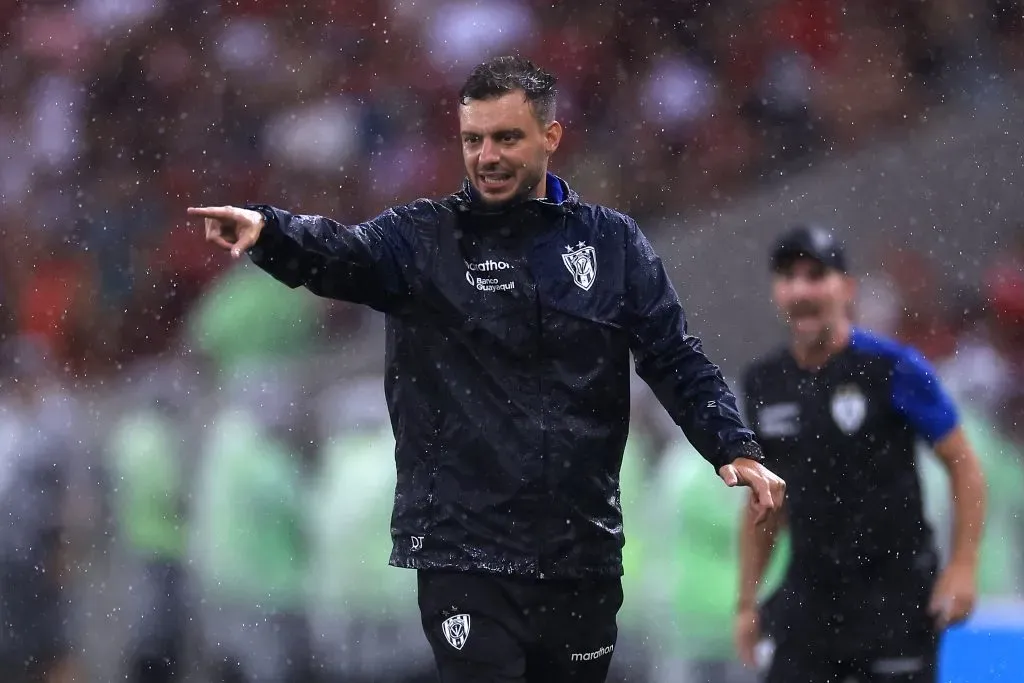 Martín Anselmi dirigiendo a Independiente del Valle en la Copa Libertadores (Getty Images).