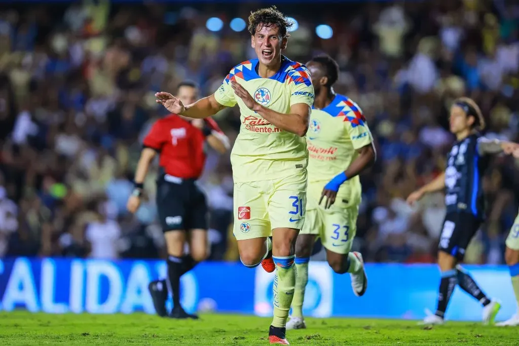 Igor Lichnovsky celebrando su gol con el Club América (Getty Images).