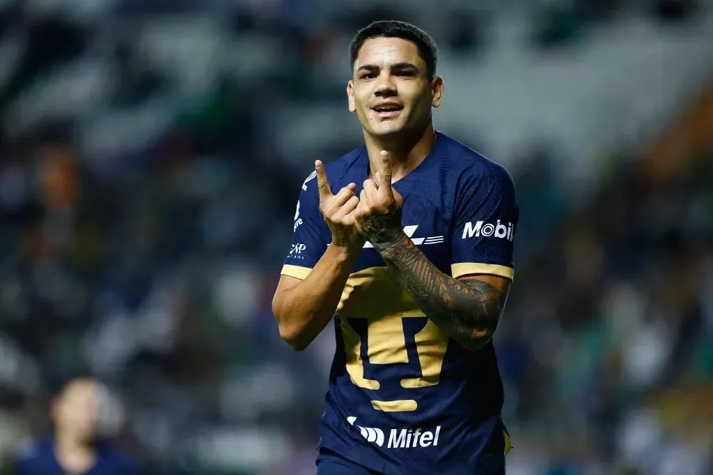 Gabriel Fernández celebrando un gol con Pumas UNAM (Getty Images).