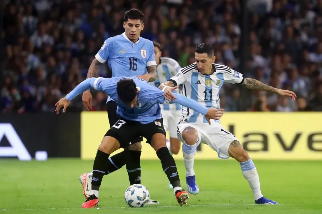 Araujo, clave en la nueva generación de la Selección de Uruguay. Getty Images.