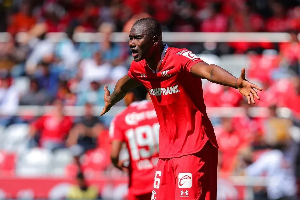 Mosquera deja Toluca (Getty Images).