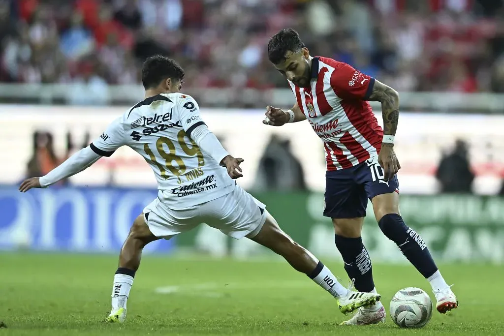 Alexis Vega no está en los planes de Chivas