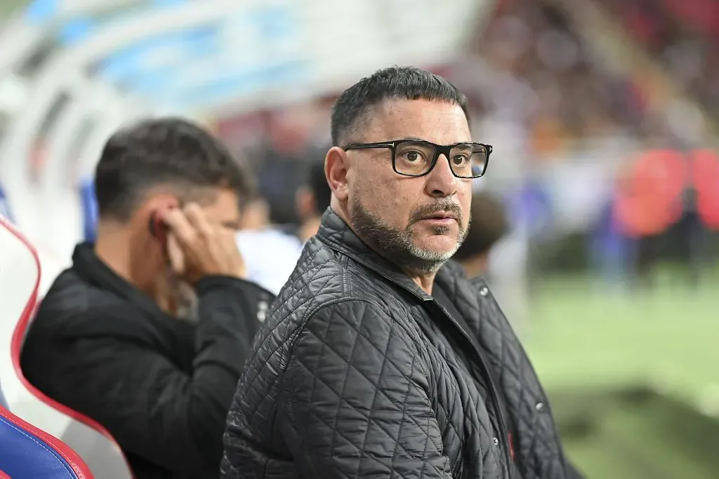 Antonio Mohamed sería uno de los candidatos a dirigir Chivas si se va Gago