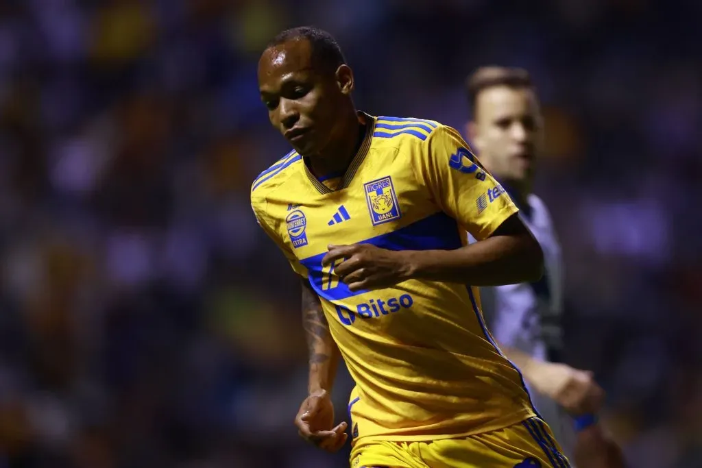 Tigres buscaría desprenderse de Luis Quiñones de cara al Apertura. (Imago)