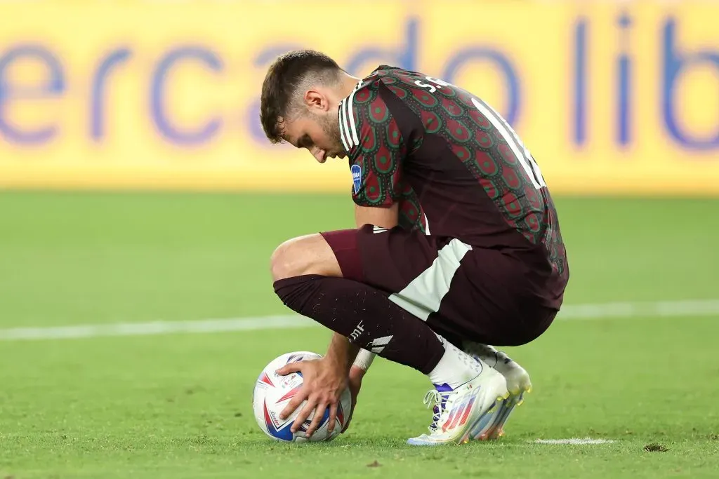 Santiago Giménez no logró anotar en la Copa América 2024. (Getty Images)