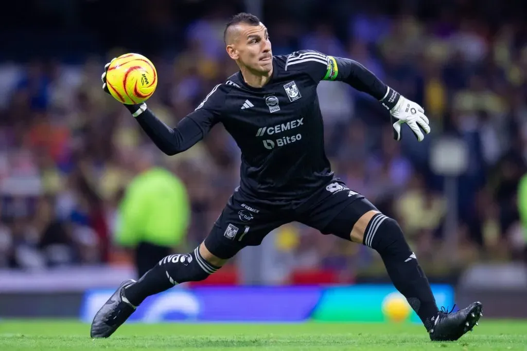 Nahuel Guzmán es el elegido por Paunovic para defender la portería de Tigres UANL. (Imago)