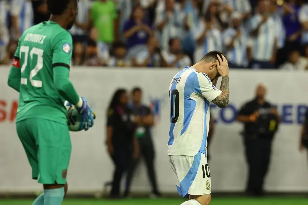 Lionel Messi no pudo convertir su penalti “a lo Panenka” frente a Ecuador. (Imago)