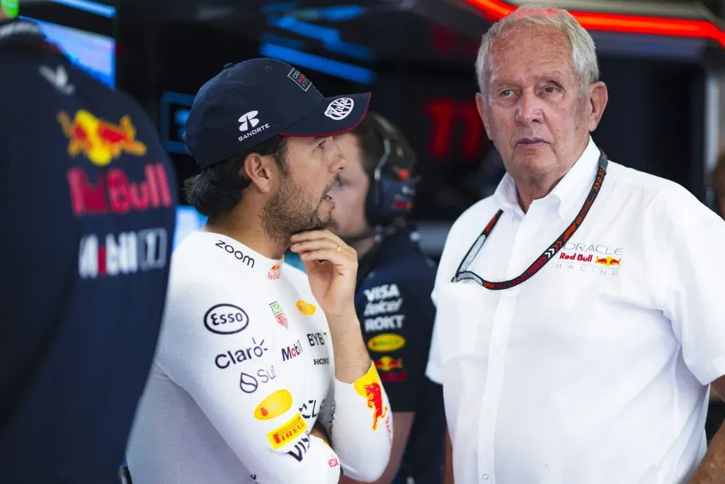 Checo Pérez con Helmut Marko, asesor de Red Bull (Getty Images)