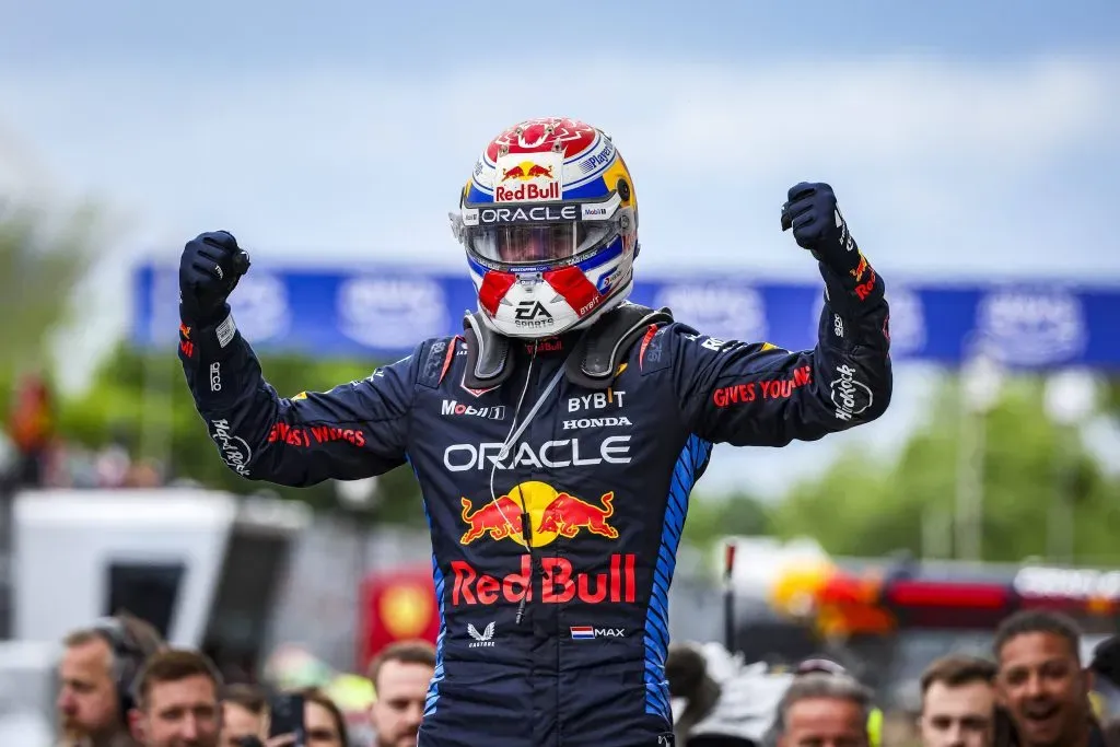 Max Verstappen celebrando un triunfo con Red Bull Racing (IMAGO)