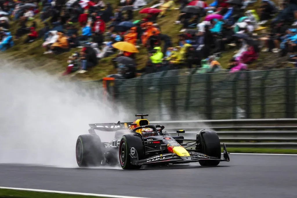 Max Verstappen largará diez posiciones por detrás en el GP de Bélgica (IMAGO)