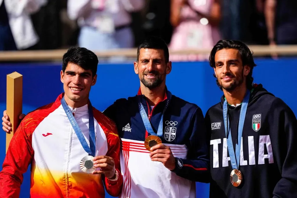 Novak Djokovic le ganó la medalla dorada a Carlos Alcaraz en París 2024 (IMAGO)