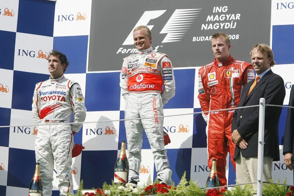 Heikki Kovalainen, en lo más alto del podio del GP de Hungría 2008 (IMAGO)