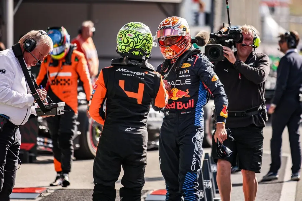 Lando Norris saluda a Max Verstappen tras el GP de Países Bajos (IMAGO)