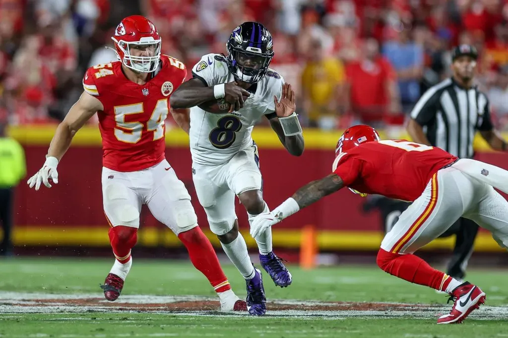 Lamar Jackson durante el juego ante los Kansas City Chiefs (IMAGO)