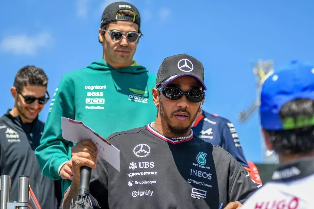 Lewis Hamilton saldrá desde el pit lane en Bakú (IMAGO)