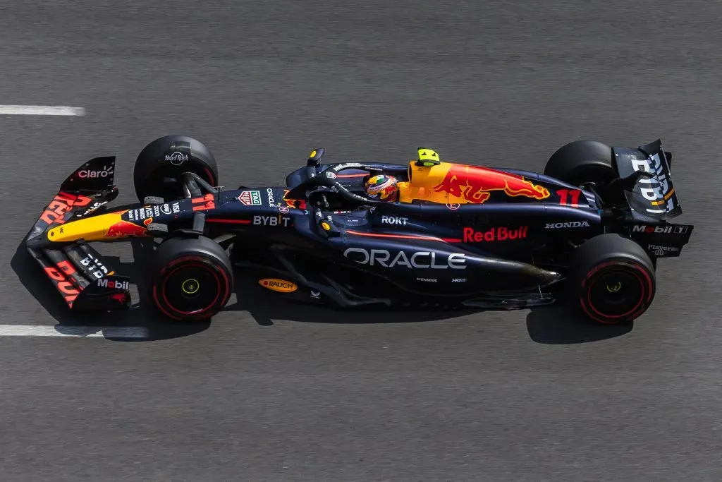 Sergio Pérez no pudo terminar la carrera tras chocar con Carlos Sainz. [Foto IMAGO]