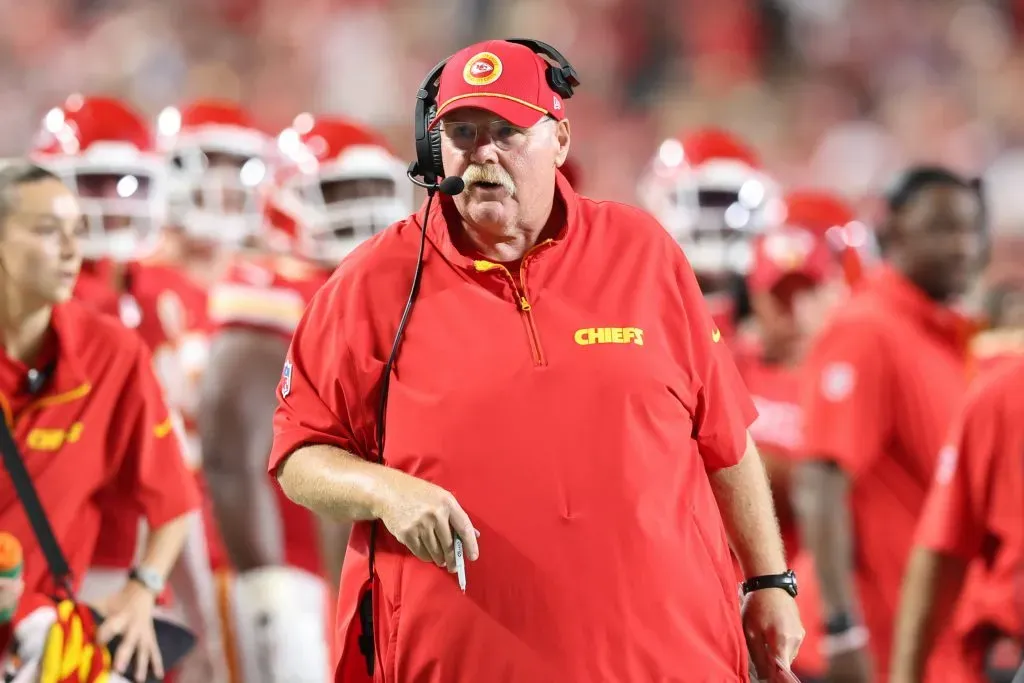 Andy Reid no dudó y mandó a Kingsley Suamataia a la banca (IMAGO)