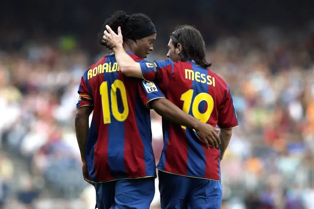 Ronaldinho fue compañero de Lionel Messi en Barcelona (IMAGO)