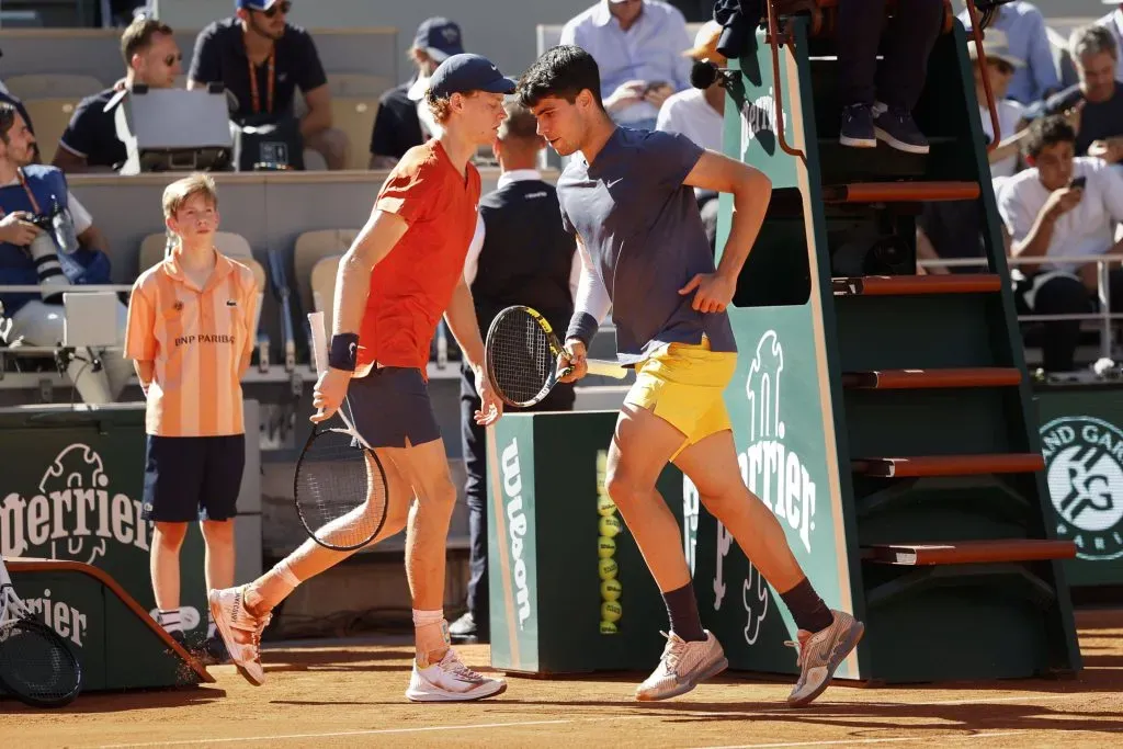 Carlos Alcaraz y Jannik Sinner se enfrentaron por última vez en Roland Garros (IMAGO)